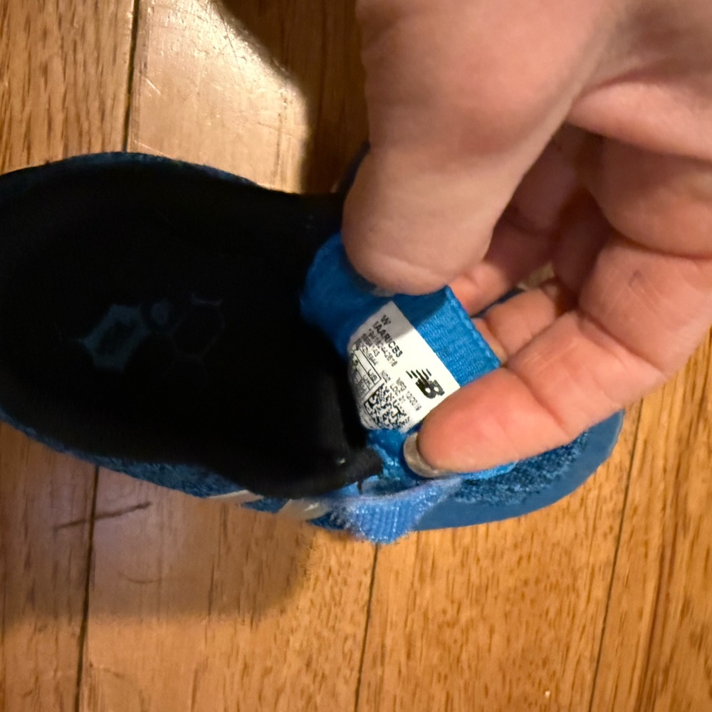 3 pairs of size 7 kids shoes- Keen sandals, loafers, & New Balance sneakers - Picture 11 of 15